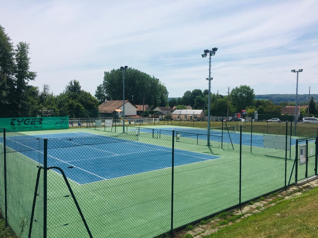 ADN-SOL, spécialiste en construction de terrains de tennis à Bergerac, propose des terrains adaptés aux clubs et collectivités avec des surfaces en béton poreux, résine ou gazon synthétique.