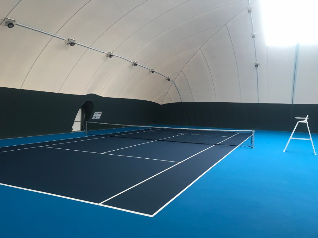 Construction de terrains de tennis à Châtellerault par ADN-SOL - Courts en béton poreux, résine ou gazon synthétique.