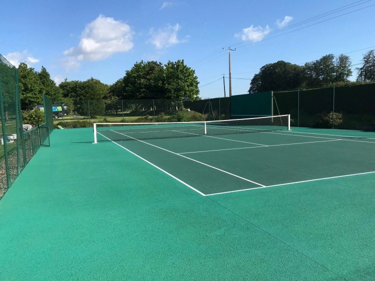 ADN-SOL, spécialiste en construction de terrains de tennis à Le Mans, conçoit des courts durables et adaptés à vos exigences sportives.