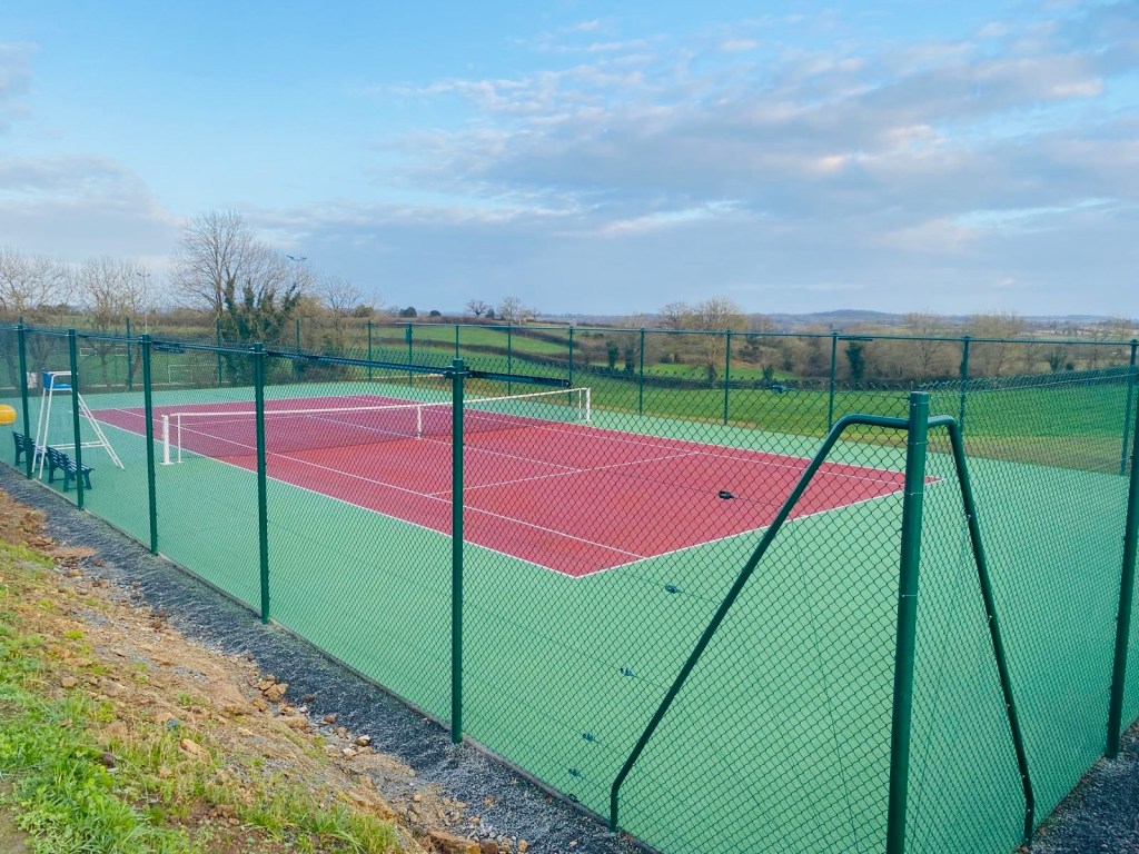 Pour vos projets de construction de terrains de tennis à Monaco, ADN-SOL met à votre service son expertise de plus de 40 ans. Nous réalisons des courts en béton poreux, résine, gazon synthétique et autres revêtements, en garantissant des installations durables et conformes aux normes strictes de sécurité et de performance. Faites appel à nous pour des terrains de tennis à Monaco, parfaitement adaptés à vos besoins et à la pratique du tennis.