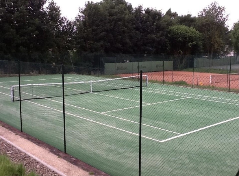 Pour vos projets de construction de terrains de tennis à Gap, ADN-SOL met à votre service son expertise de plus de 40 ans. Nous réalisons des courts en béton poreux, résine, gazon synthétique et autres revêtements, en garantissant des installations durables et conformes aux normes strictes de sécurité et de performance. Faites appel à nous pour des terrains de tennis à Gap, parfaitement adaptés à vos besoins et à la pratique du tennis.