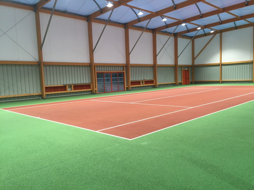 Pour vos projets de construction de terrains de tennis à Troyes, ADN-SOL met son expertise à votre service. Avec plus de 40 ans d’expérience, nous réalisons des courts en béton poreux, résine, gazon synthétique et autres revêtements, en garantissant des installations conformes aux normes les plus strictes. Faites appel à nous pour des terrains de tennis à Troyes, parfaitement adaptés à vos besoins et à la pratique du tennis.
