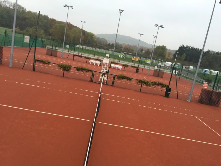 High-quality artificial clay tennis courts built to professional standards